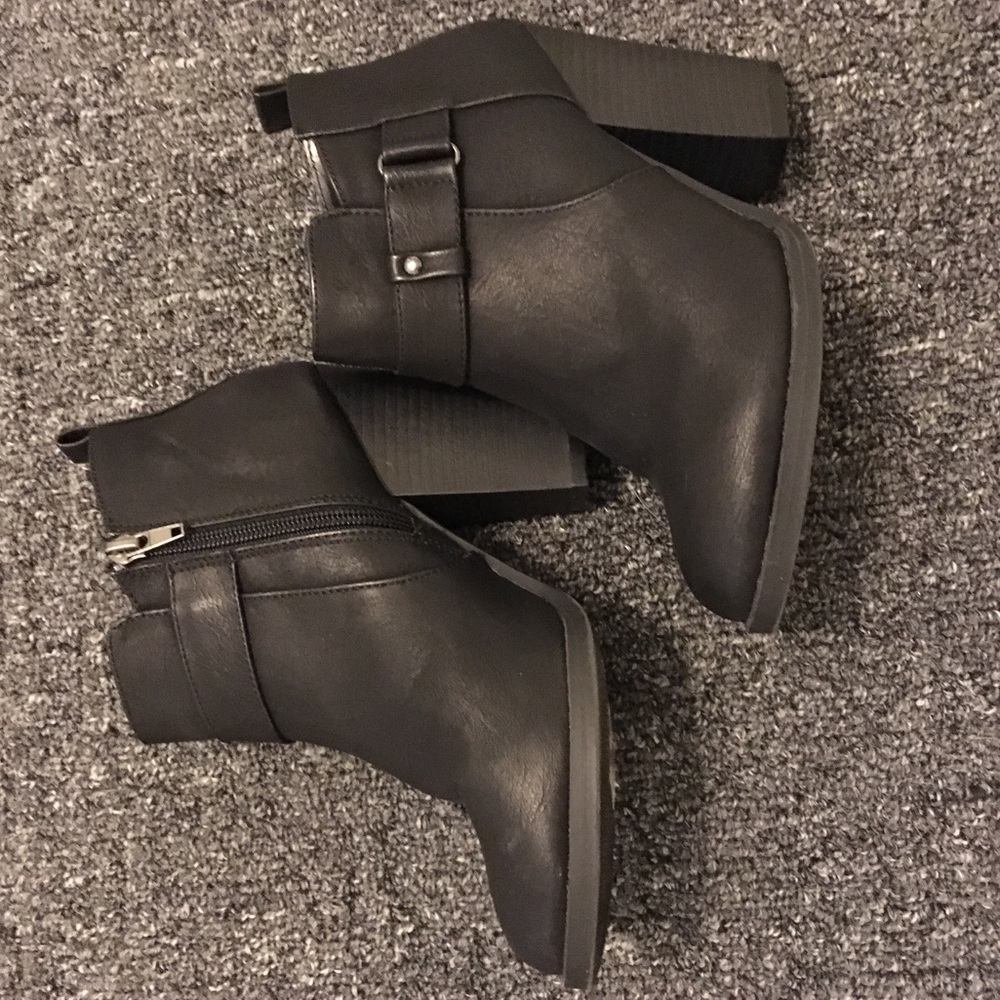 Charlotte Russe booties size 6